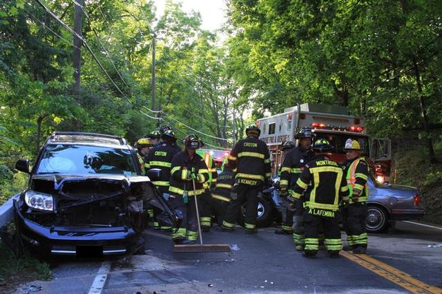 5/16/10 - E119 & R18, along with Montrose, operate at this multiple patient accident with entrapment on Albany Post Road.