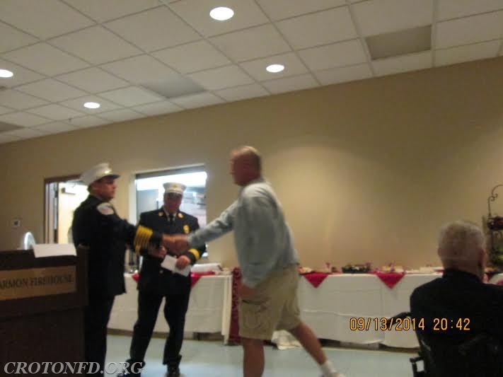 2014 Annual Inspection - Dan Vlad accepts his Top Responder 2013 Award.