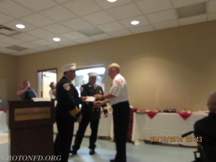 2014 Annual Inspection - Harold Lockwood accepts his Top Responder 2013 Award.