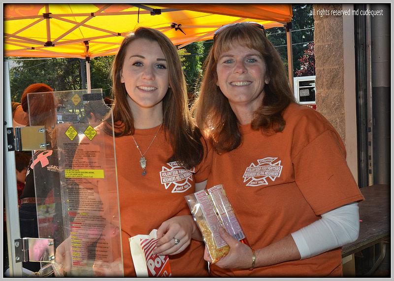 Lisa & Taylor Vlad Helping With The Popcorn 
Photo By Maria Cudequest 